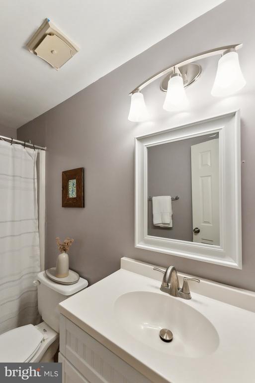 2956 Kings Station Ct
