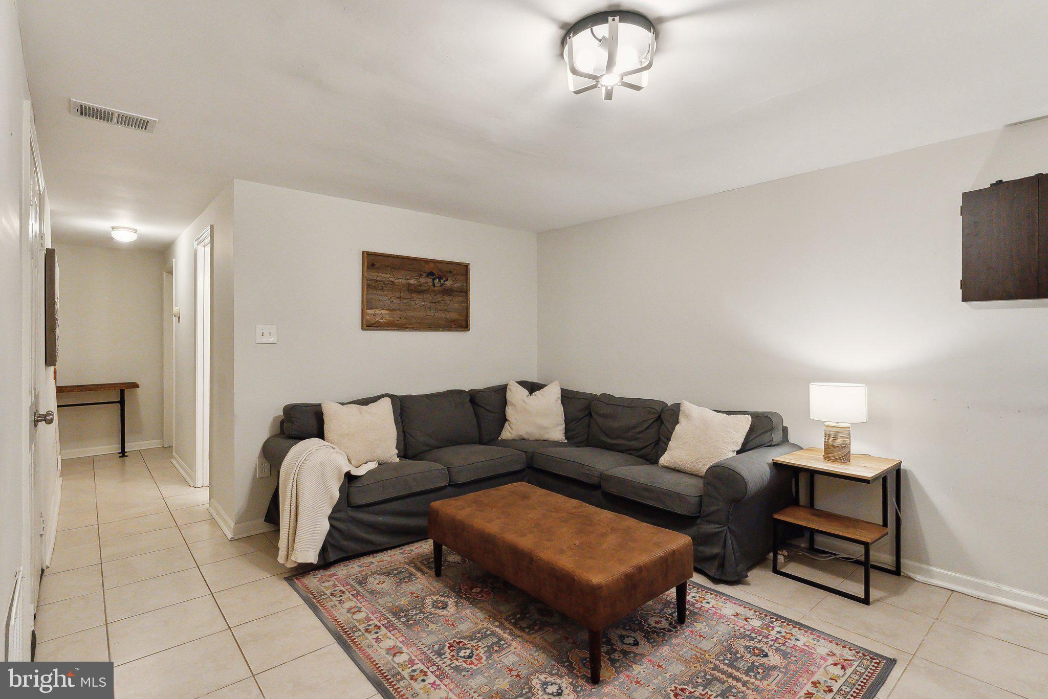 2956 Kings Station Ct