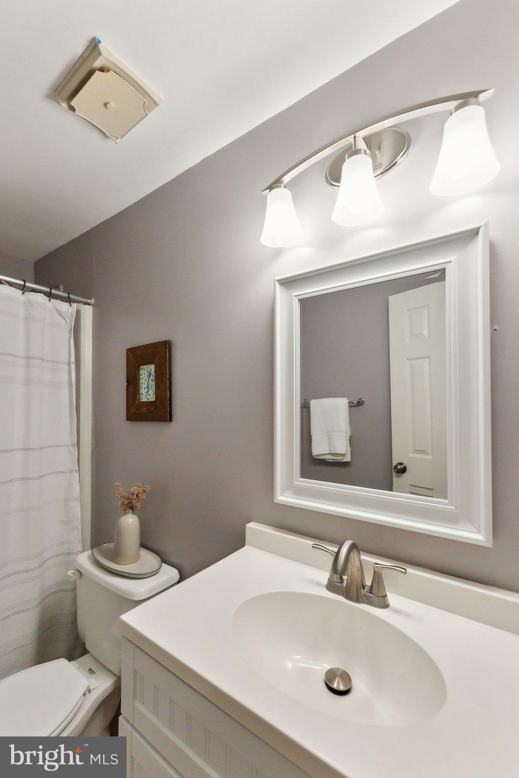 2956 Kings Station Ct