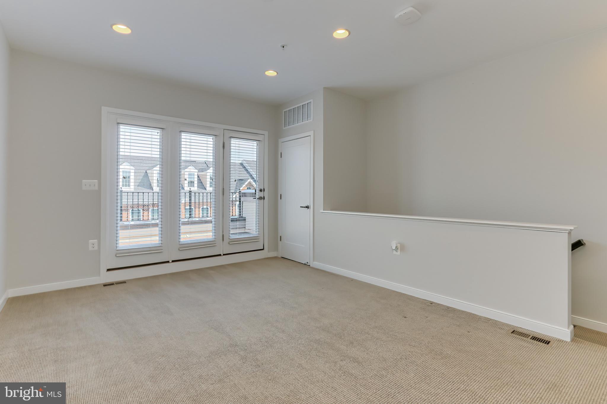 257 Crescent Station Ter SE