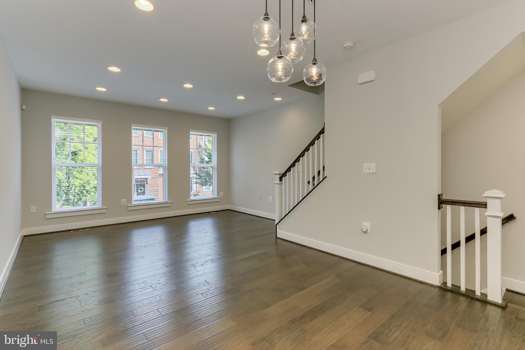 257 Crescent Station Ter SE