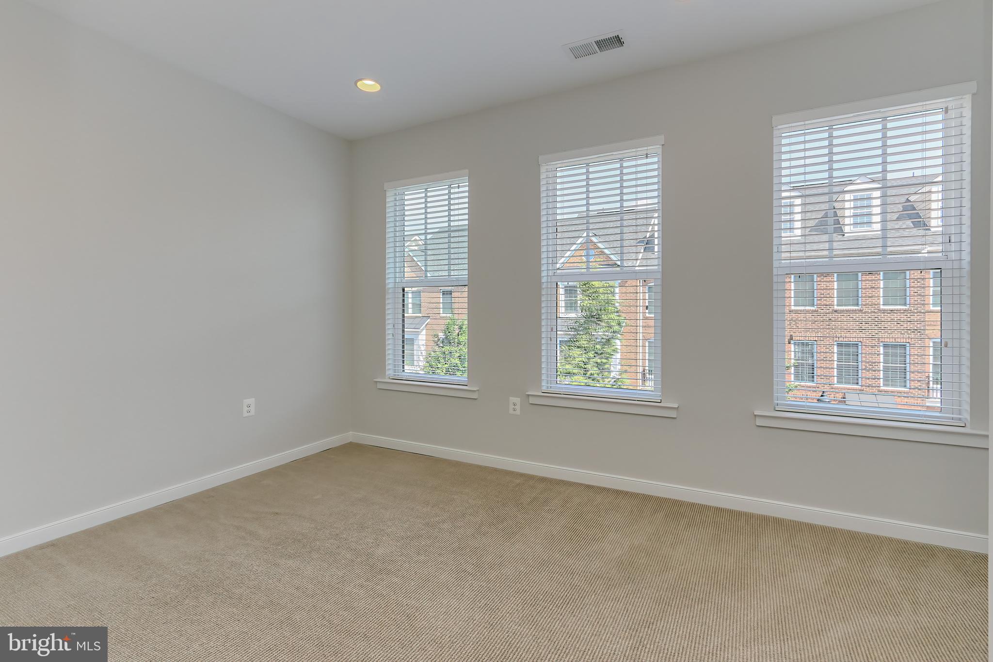 257 Crescent Station Ter SE