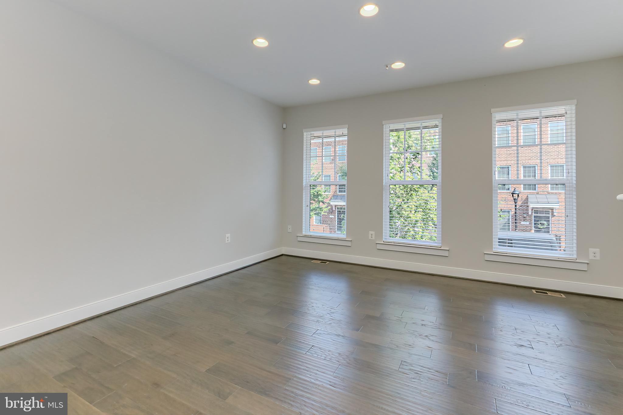 257 Crescent Station Ter SE