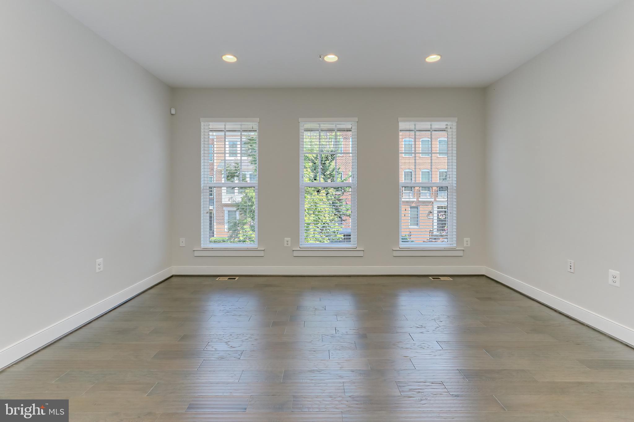 257 Crescent Station Ter SE