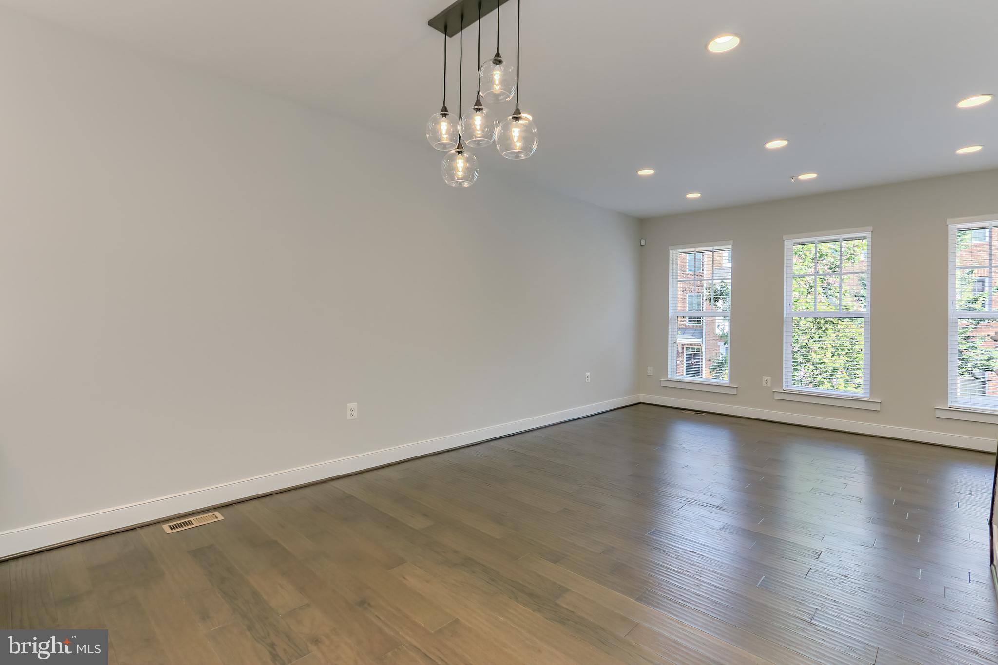 257 Crescent Station Ter SE