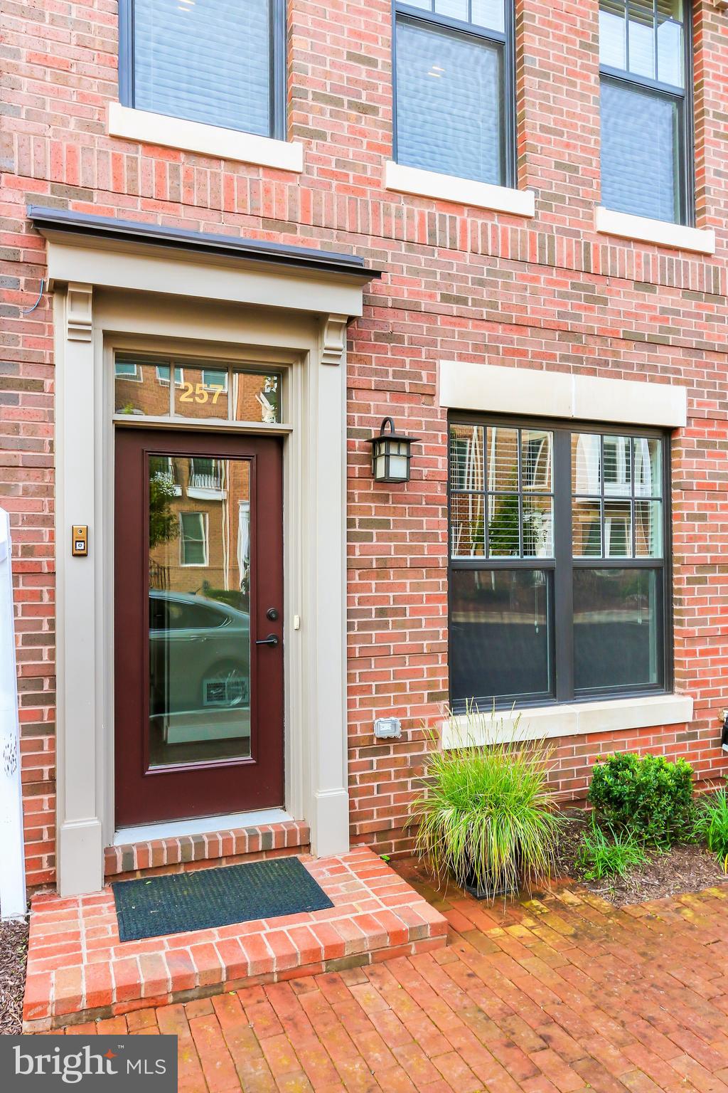 257 Crescent Station Ter SE