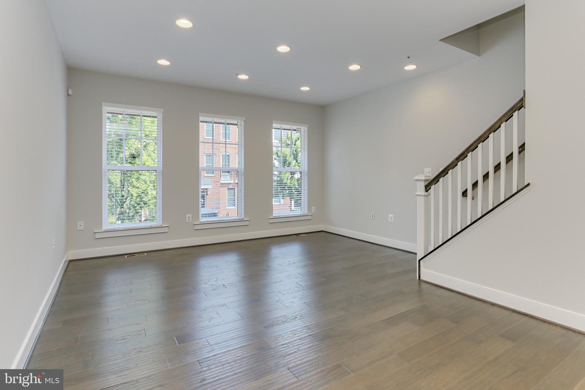 257 Crescent Station Ter SE