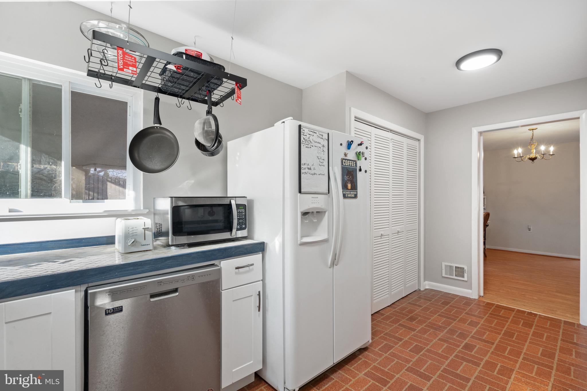 135 Mayfair Dr NE
