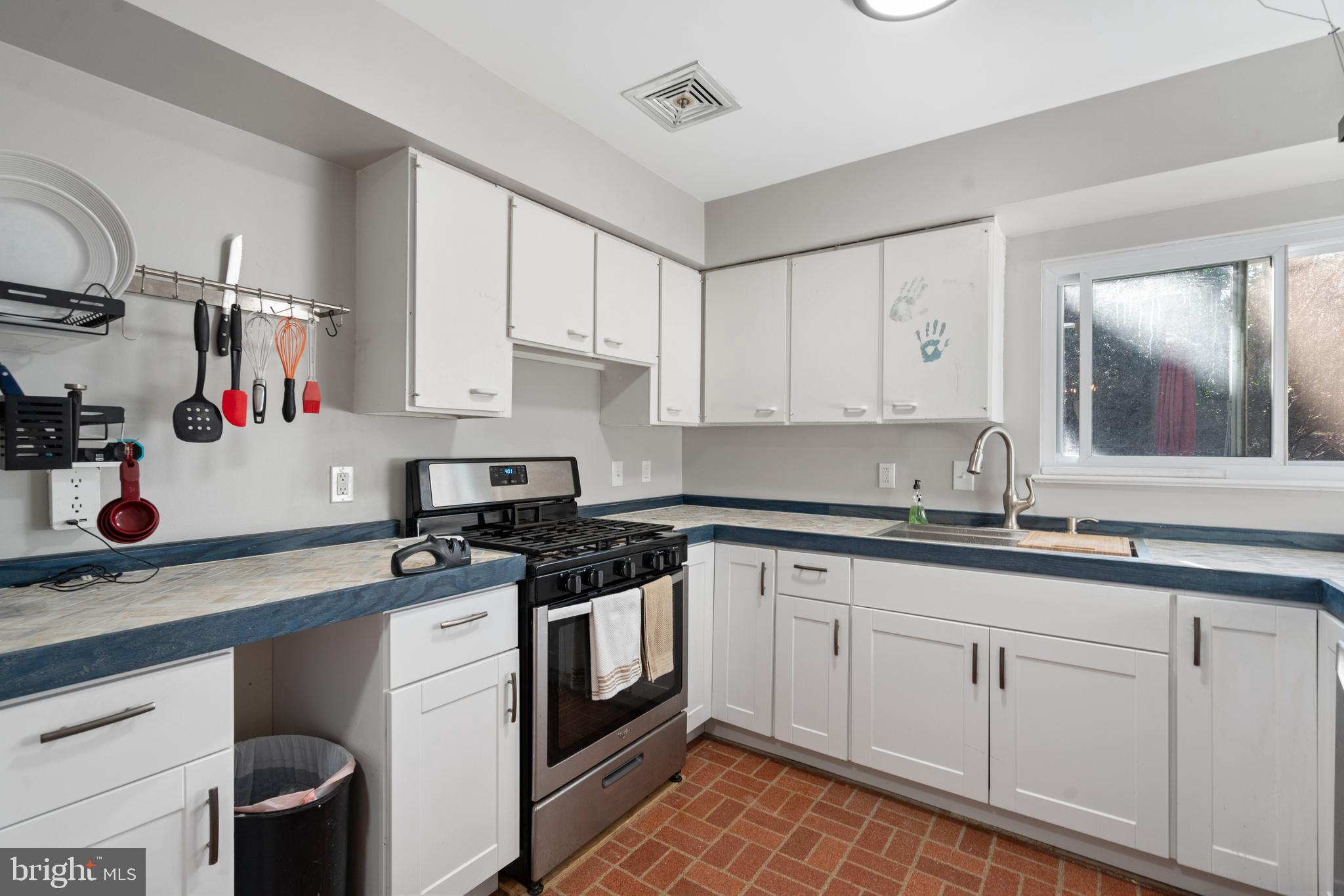 135 Mayfair Dr NE