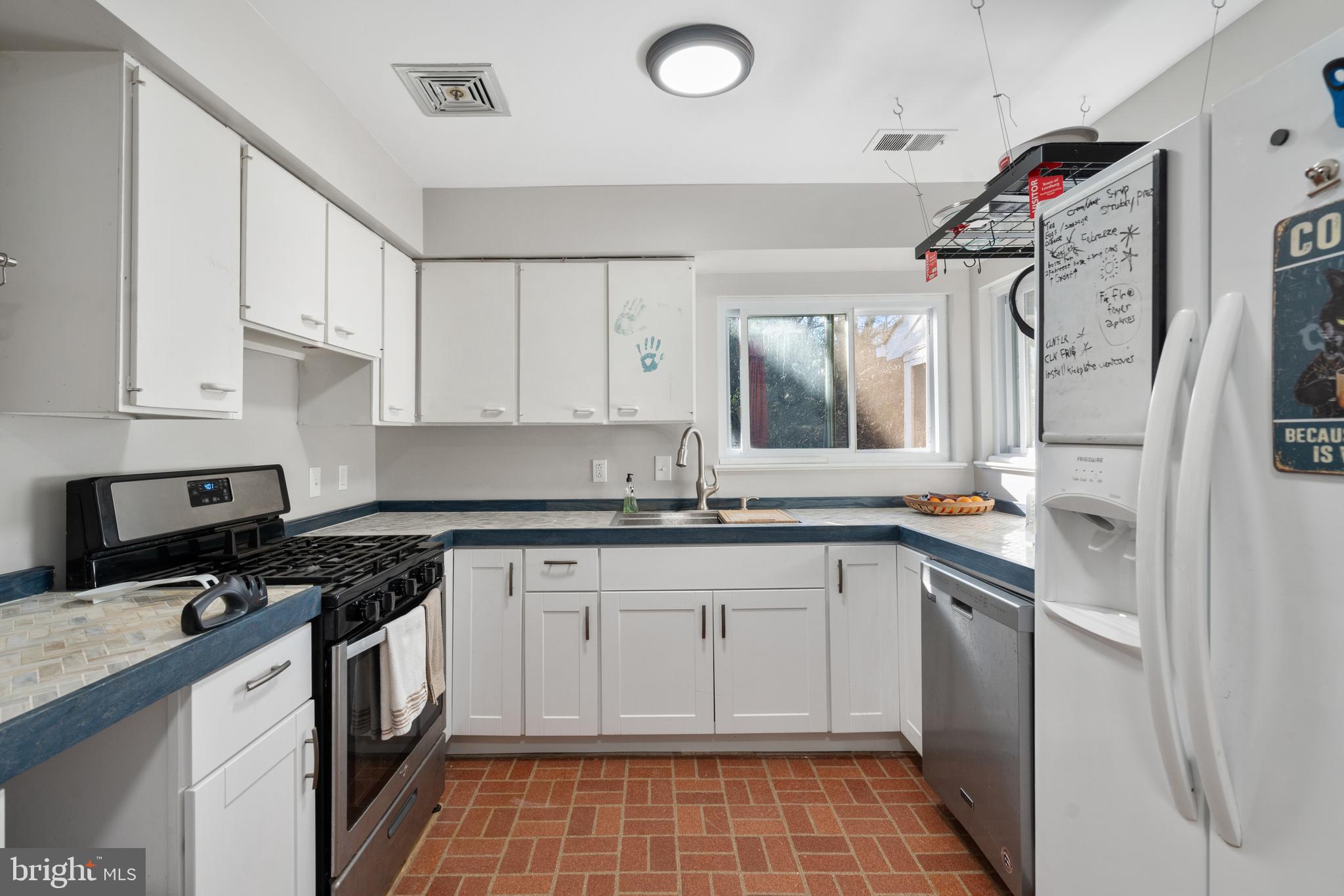 135 Mayfair Dr NE