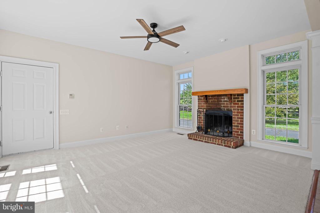 13187 Forest Green Ln
