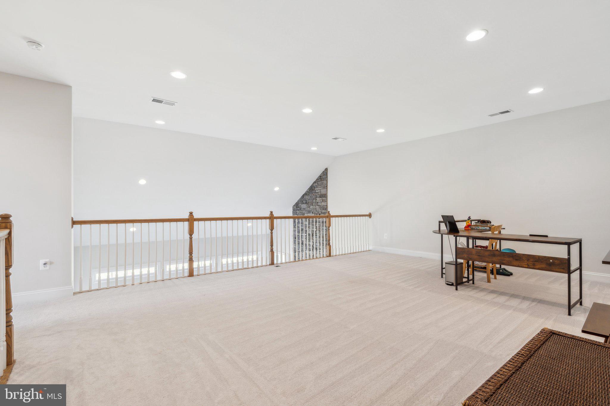 17691 Lakefield Rd
