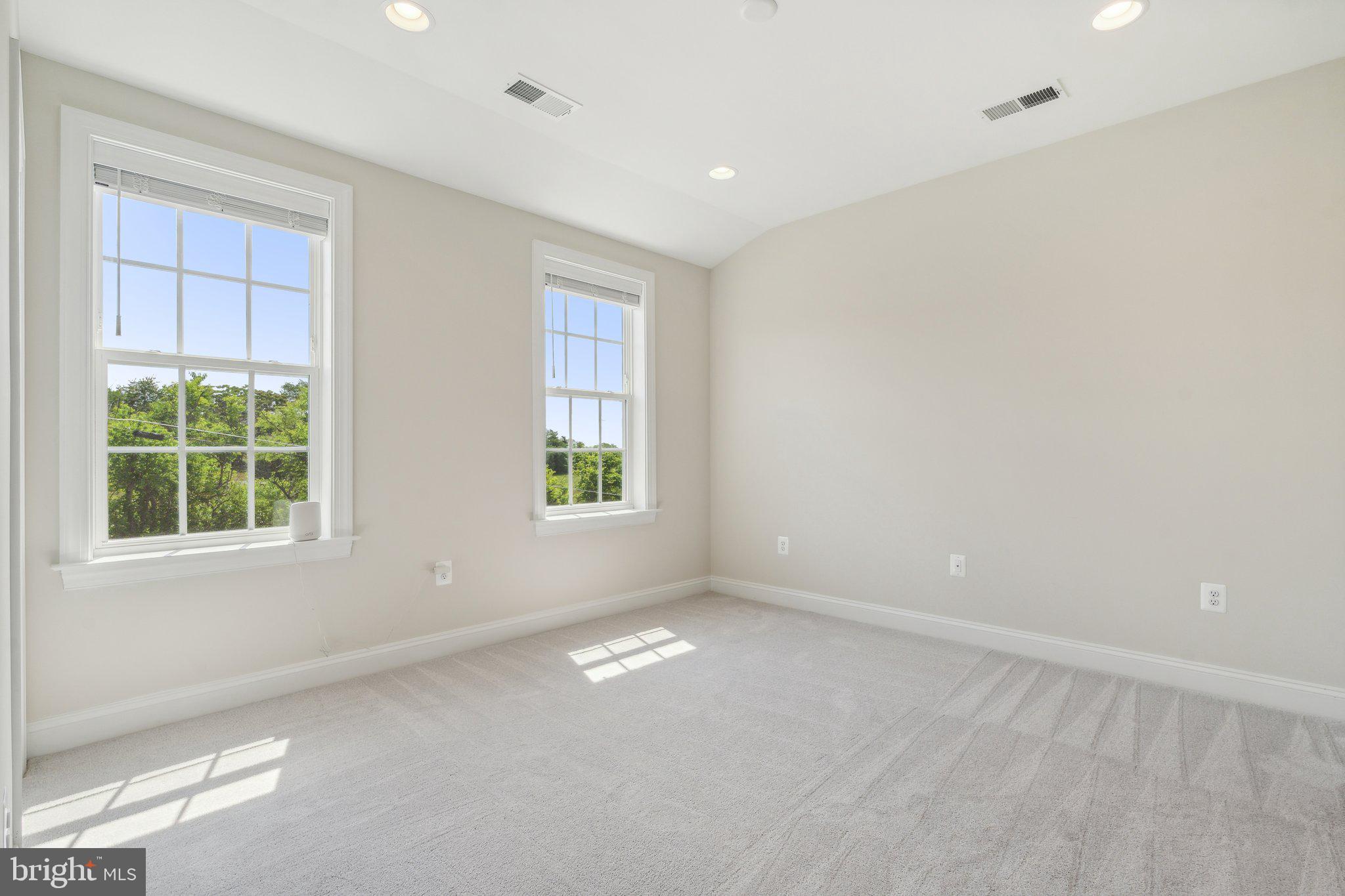 17691 Lakefield Rd