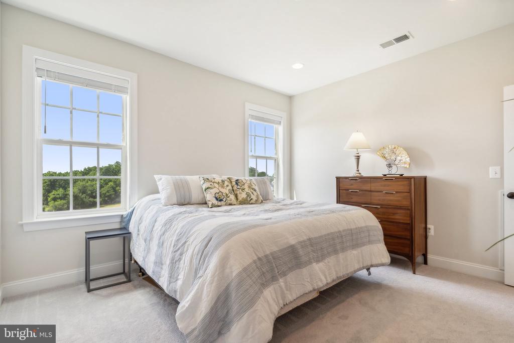 17691 Lakefield Rd