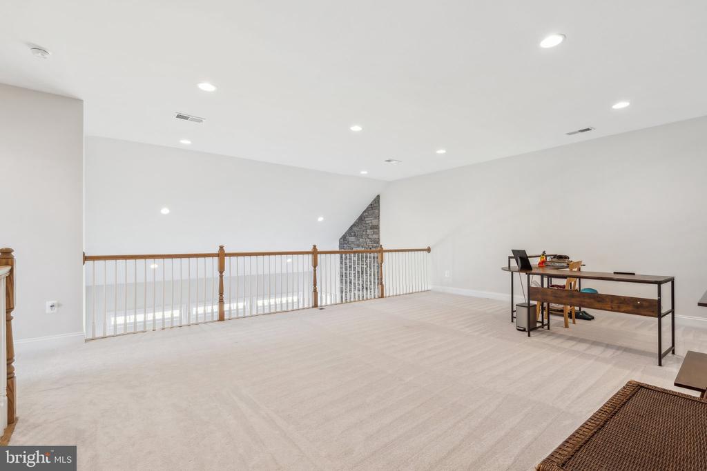 17691 Lakefield Rd