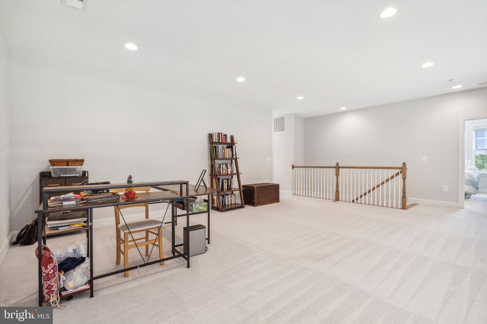 17691 Lakefield Rd