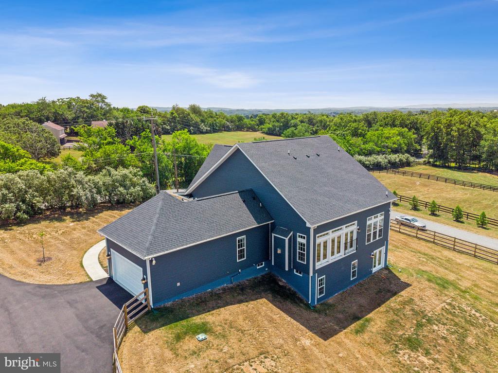 17691 Lakefield Rd