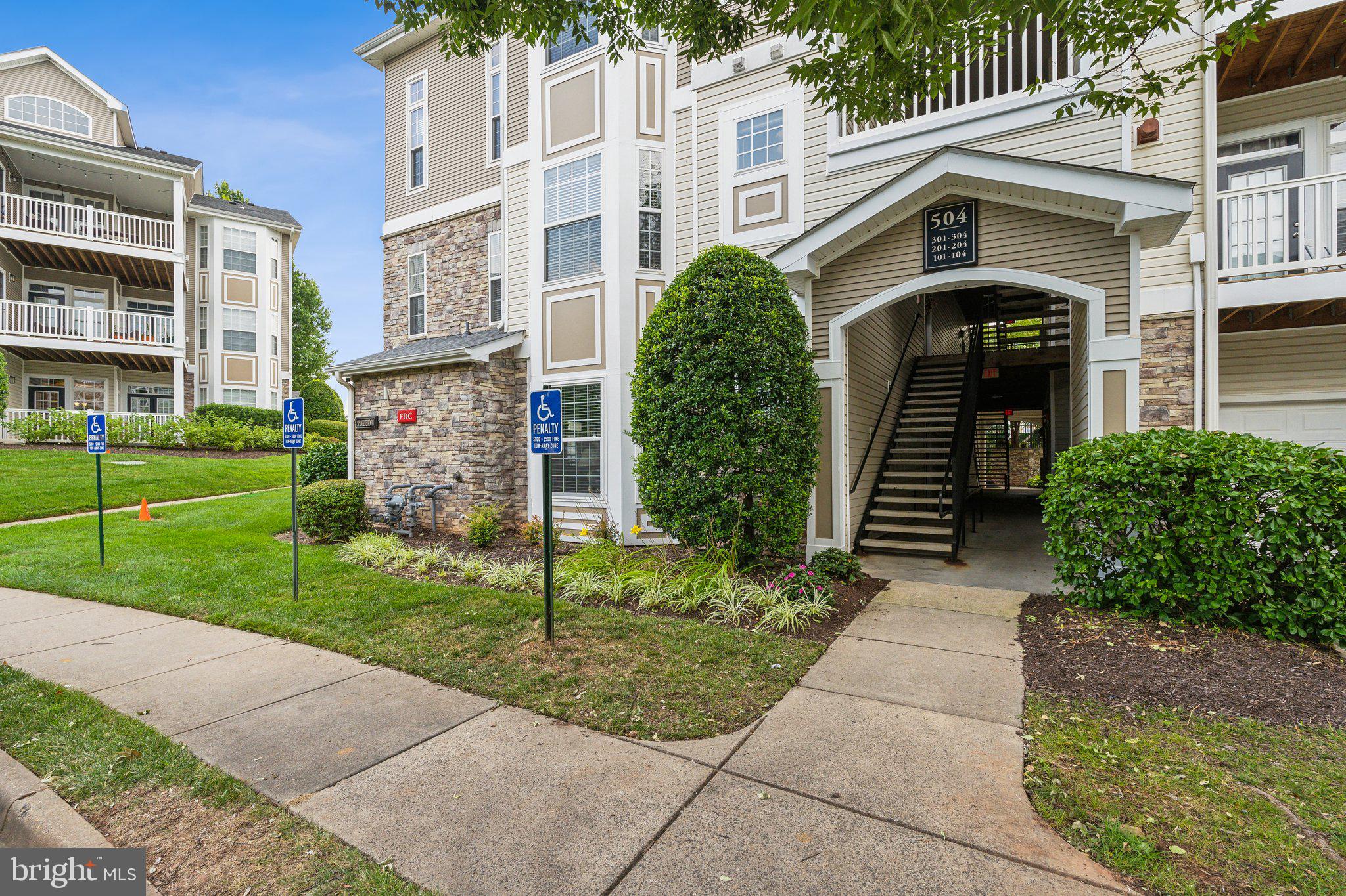 504 Sunset View Ter SE #103