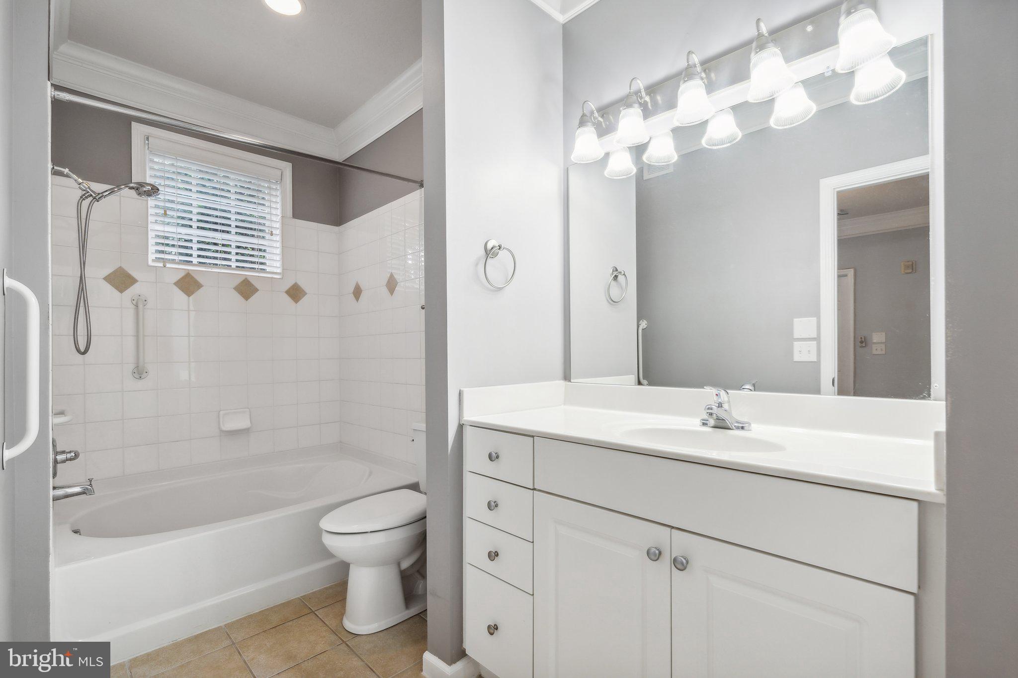 504 Sunset View Ter SE #103