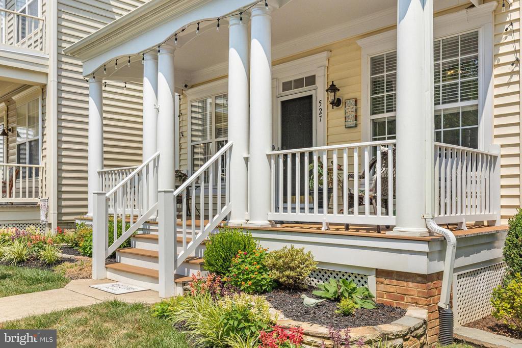 527 Gentlewood Sq