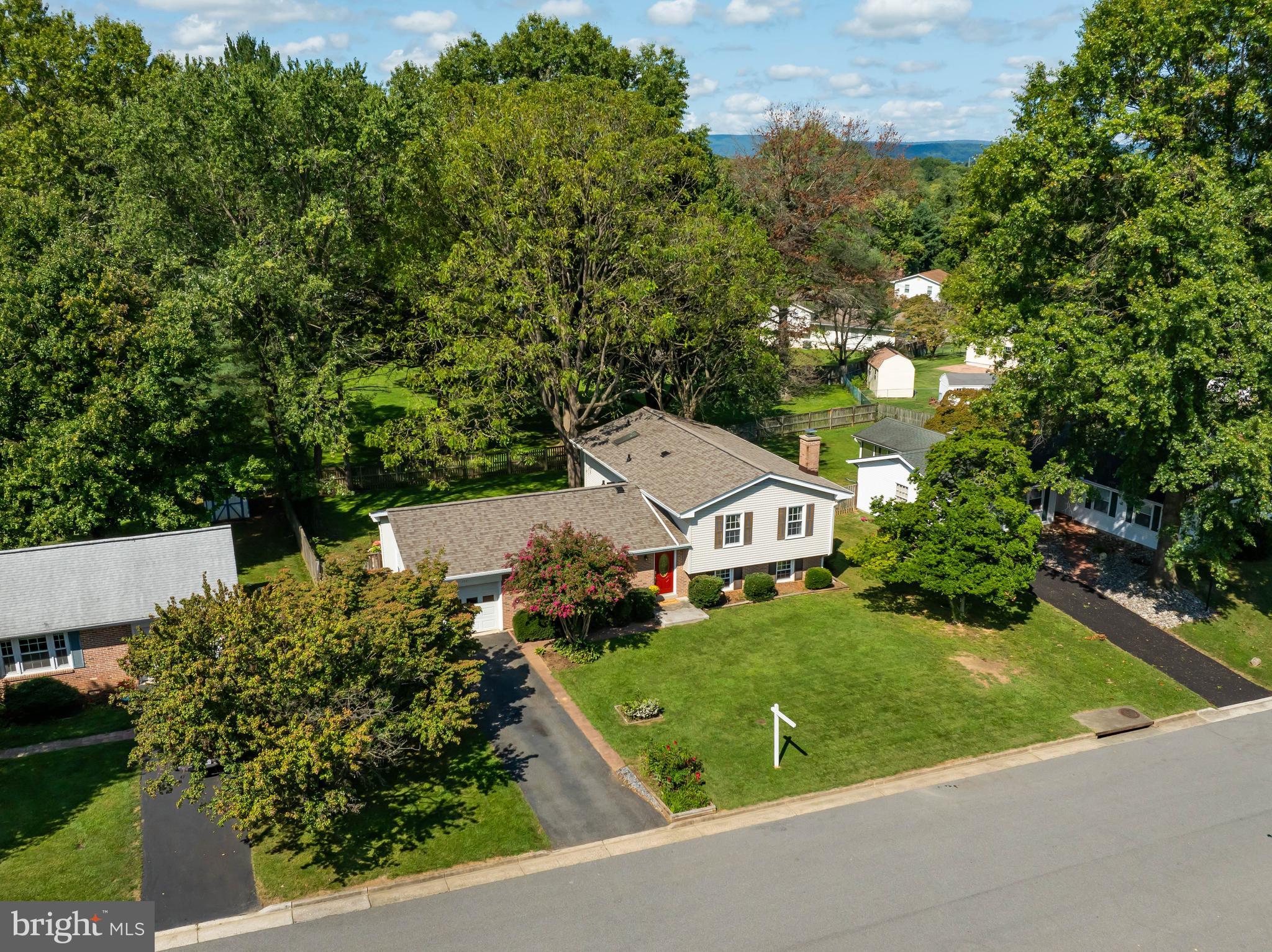 111 Orchard Cir