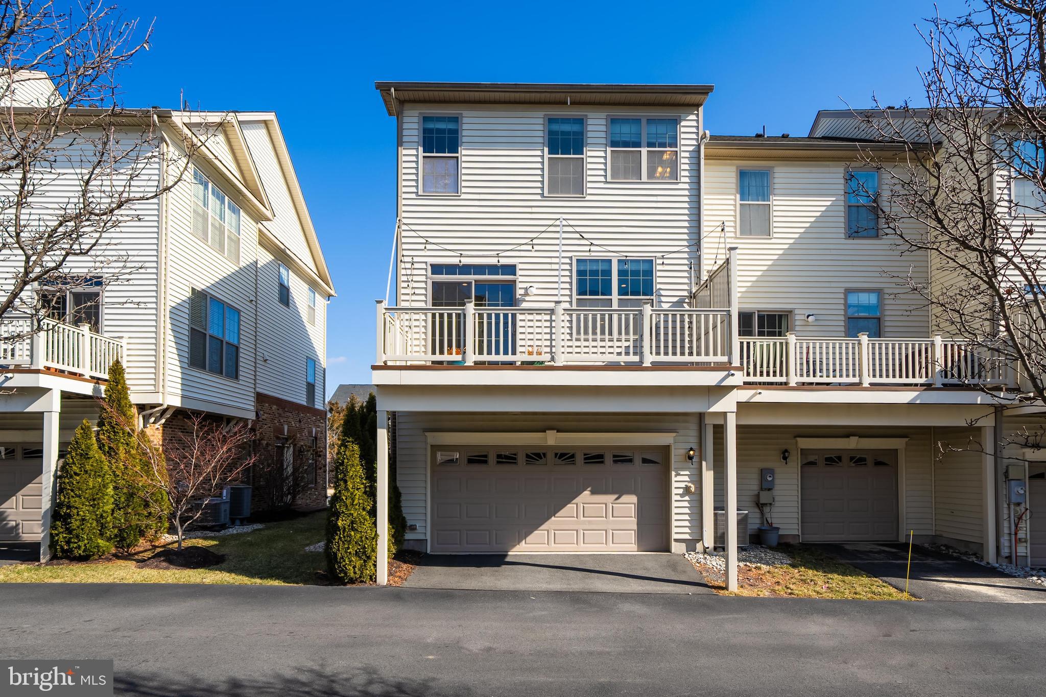 22501 Norwalk Sq