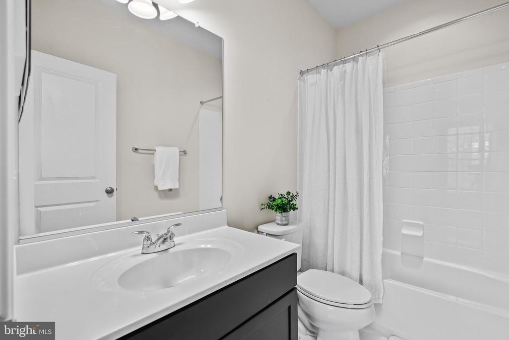 22501 Norwalk Sq
