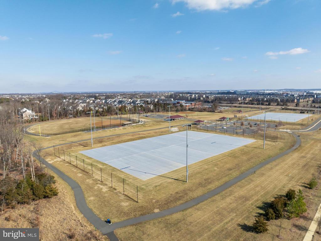 22501 Norwalk Sq