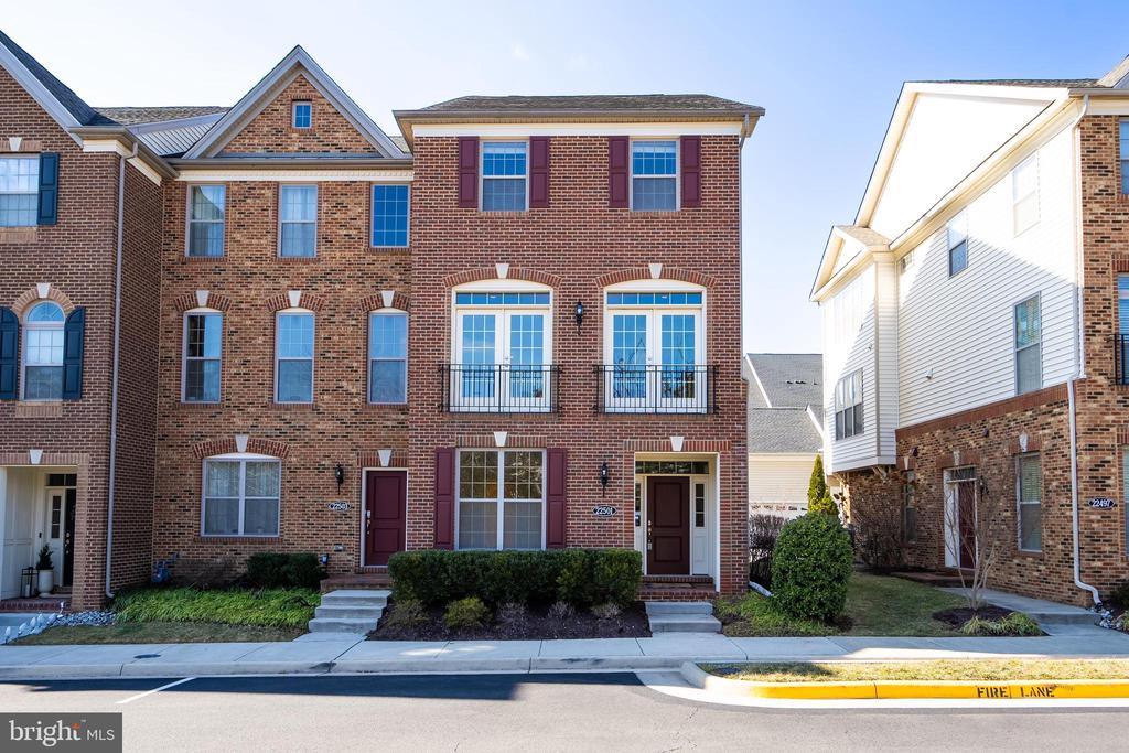 22501 Norwalk Sq