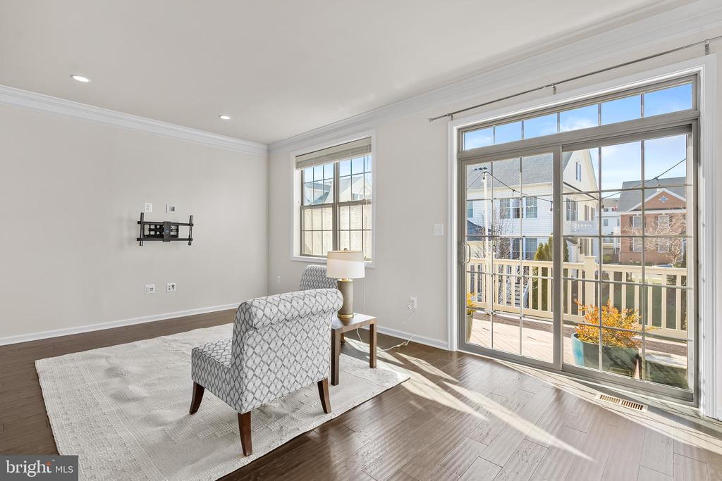 22501 Norwalk Sq