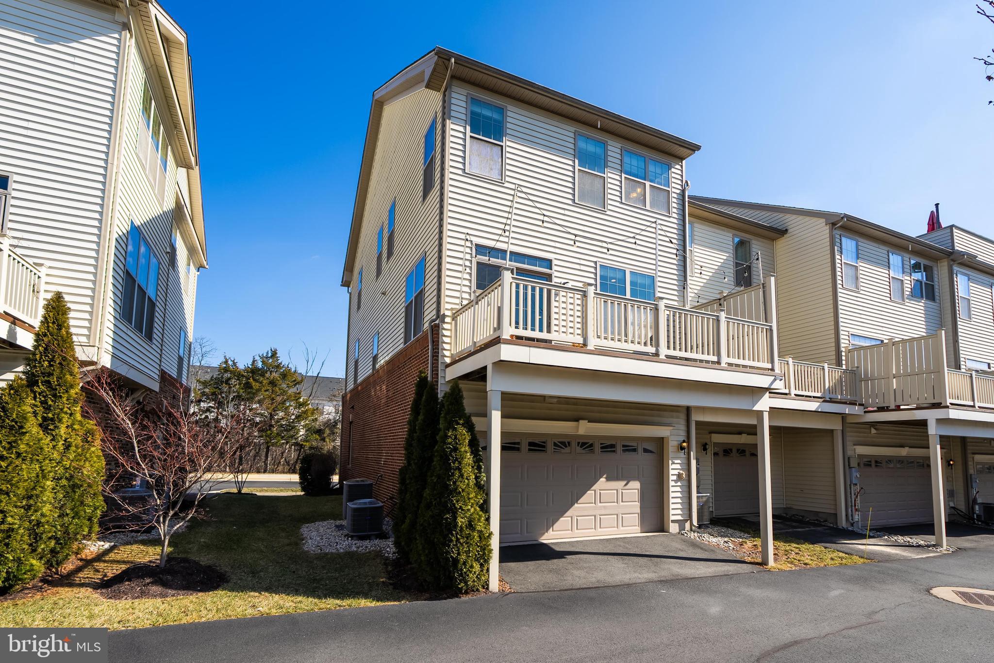 22501 Norwalk Sq