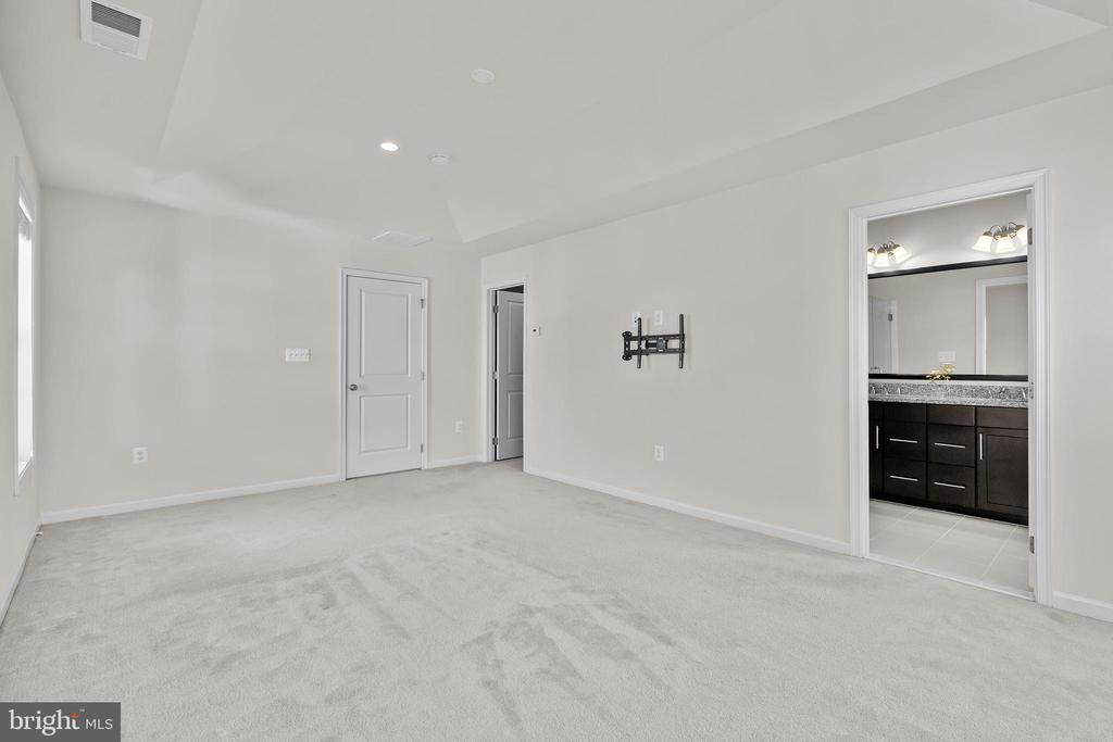 22501 Norwalk Sq