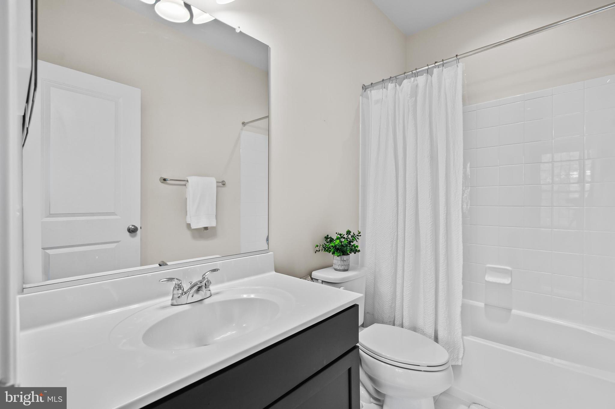 22501 Norwalk Sq