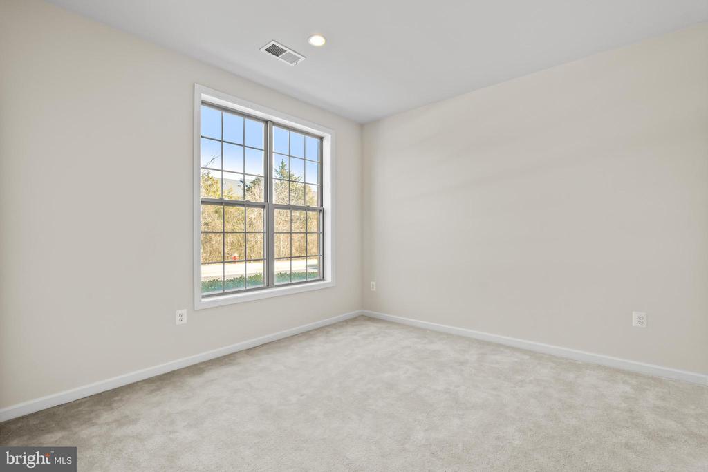 22501 Norwalk Sq