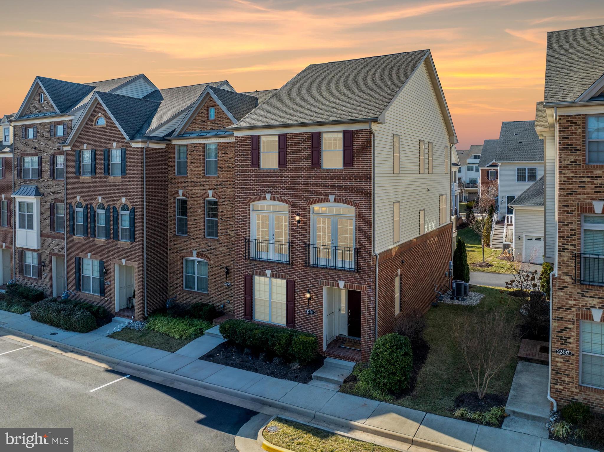 22501 Norwalk Sq