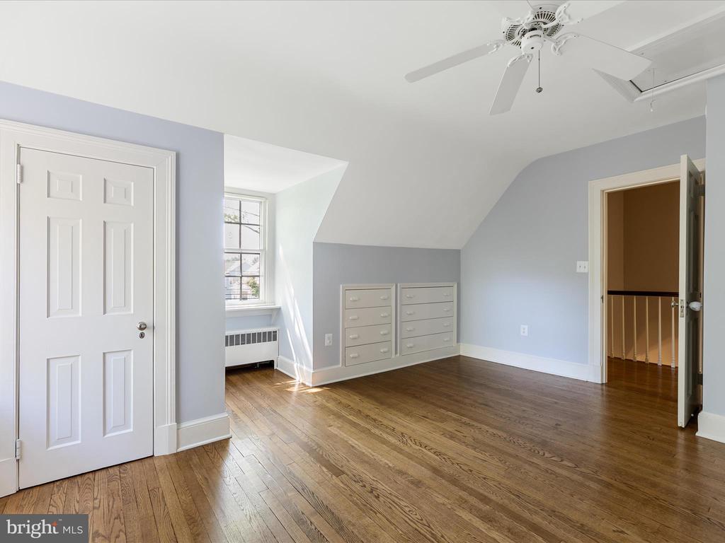 210 S 32nd St