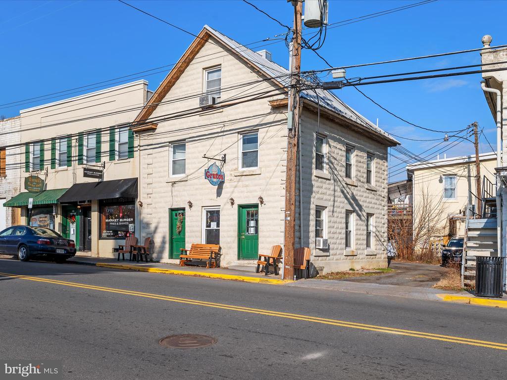 210 S 32nd St