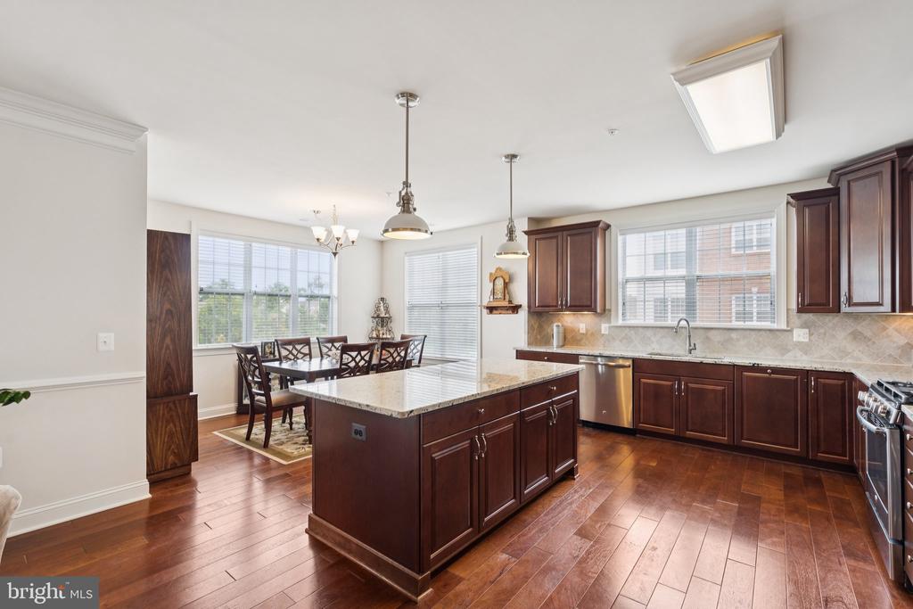 44589 York Crest Ter #200