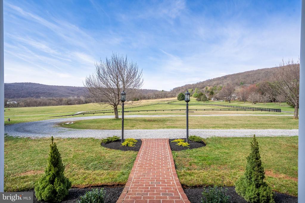 18222 WHITEHALL FARM LANE