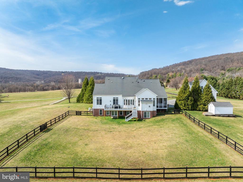 18222 WHITEHALL FARM LANE