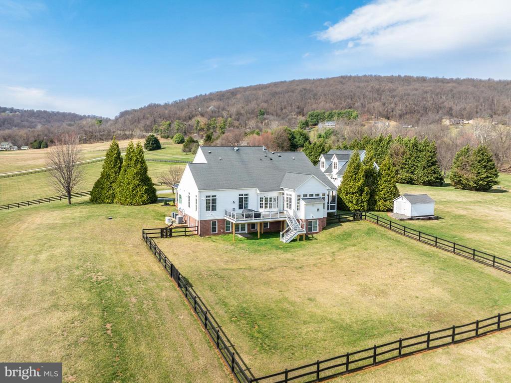 18222 WHITEHALL FARM LANE