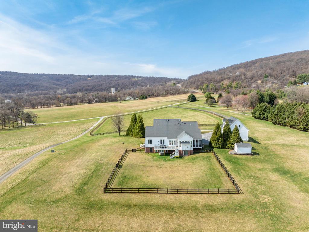 18222 WHITEHALL FARM LANE