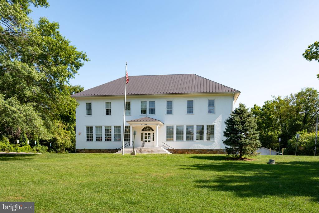 18222 WHITEHALL FARM LANE