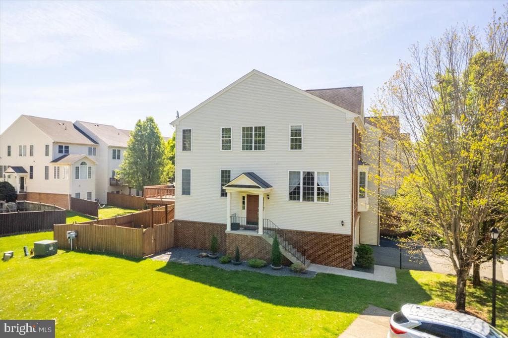 210 ELDER TERRACE