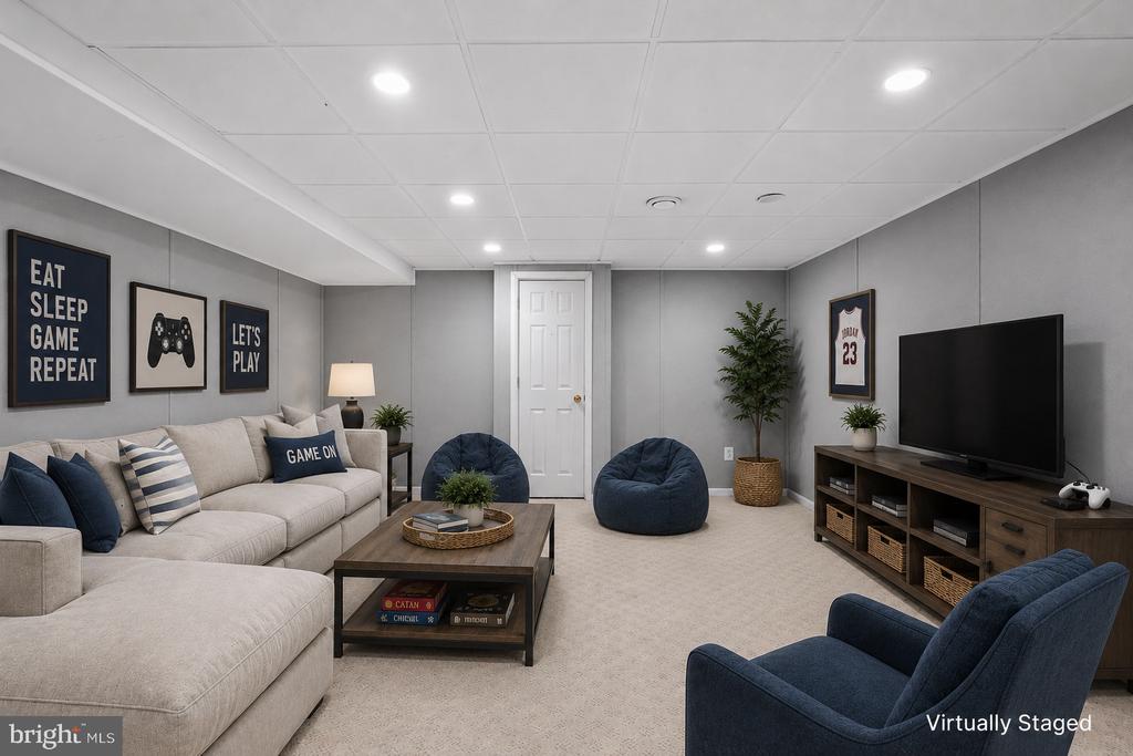25 WHITTINGHAM CIRCLE
