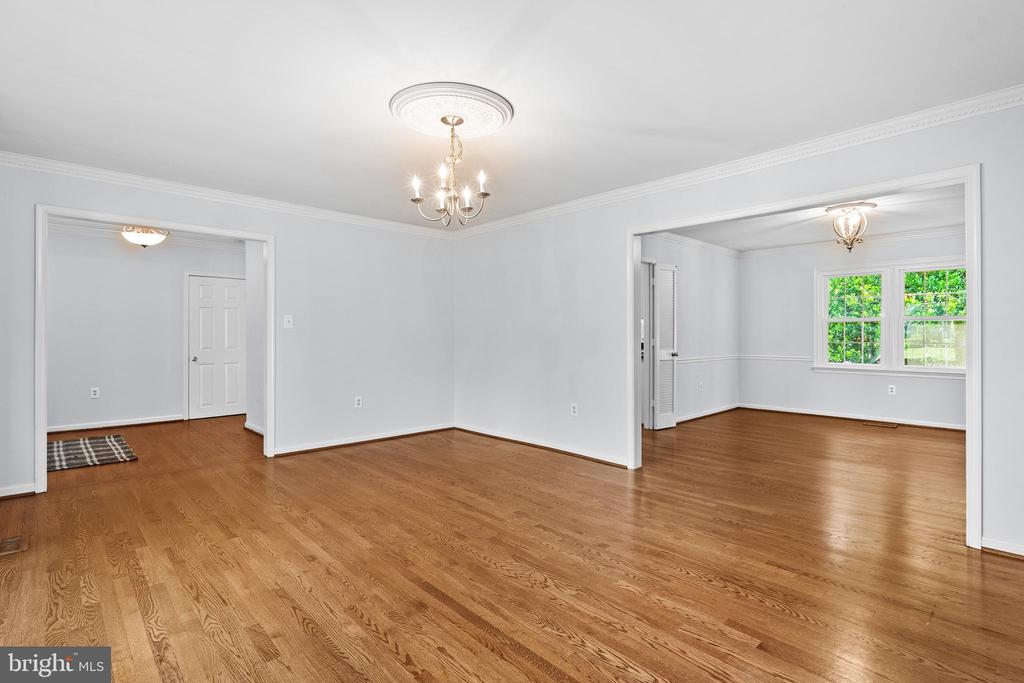 25 WHITTINGHAM CIRCLE