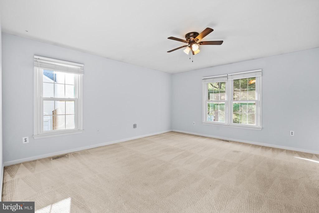 25 WHITTINGHAM CIRCLE