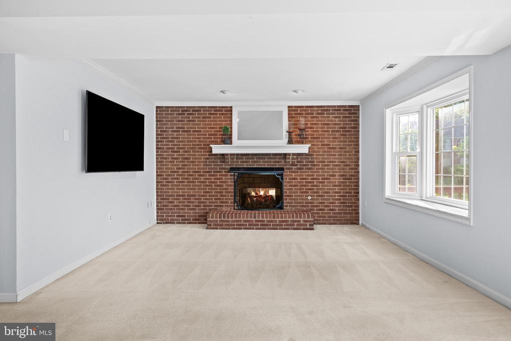 25 WHITTINGHAM CIRCLE