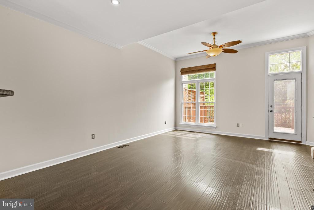 47690 WOOLCOTT SQUARE