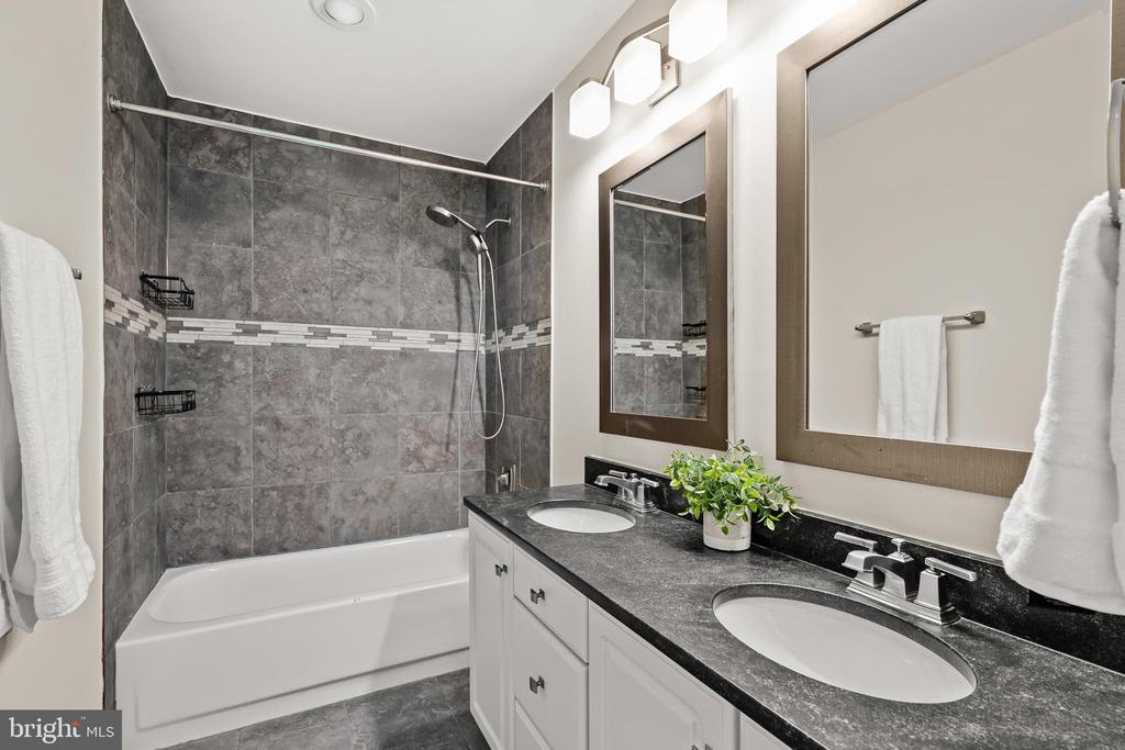 47690 WOOLCOTT SQUARE